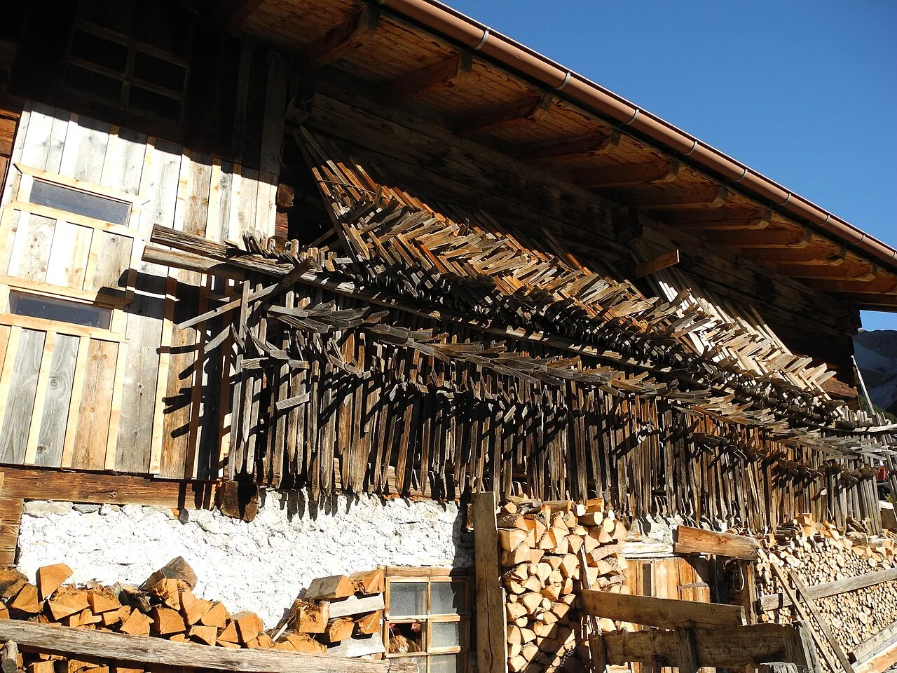 Bauernhaus mit Heutrocknern in Gramais